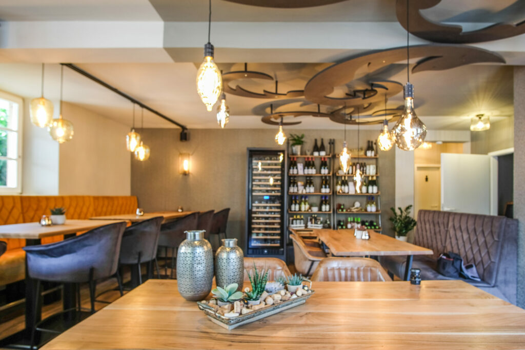 Blick in das Restaurant im Warsberger Weinhof in Neumagen-Dhron